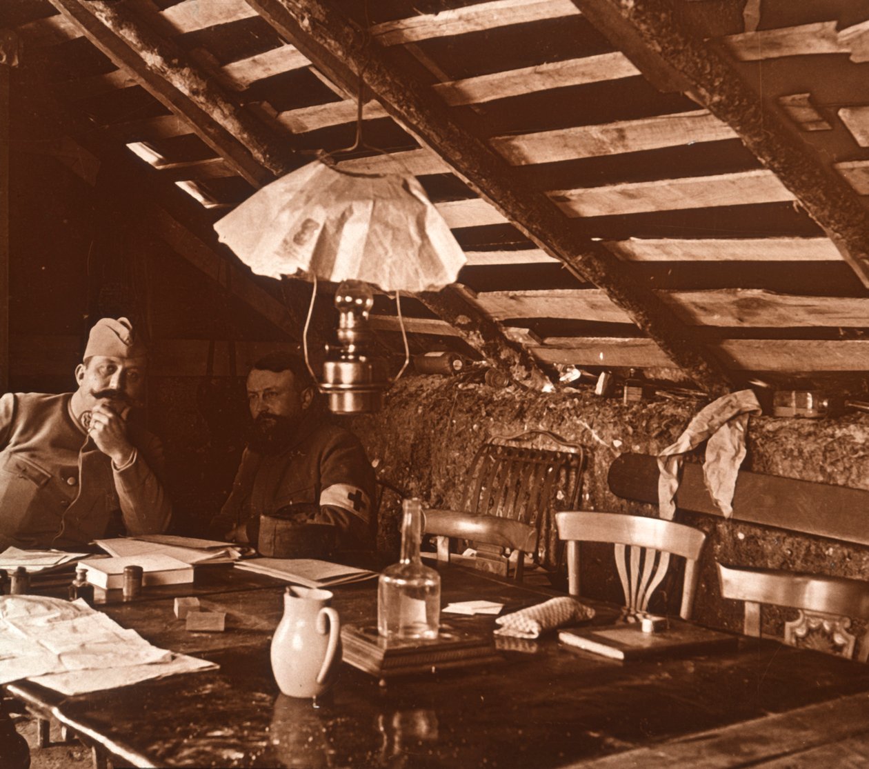 Haudoissa, c1914-c1918 tekijältä Unbekannt