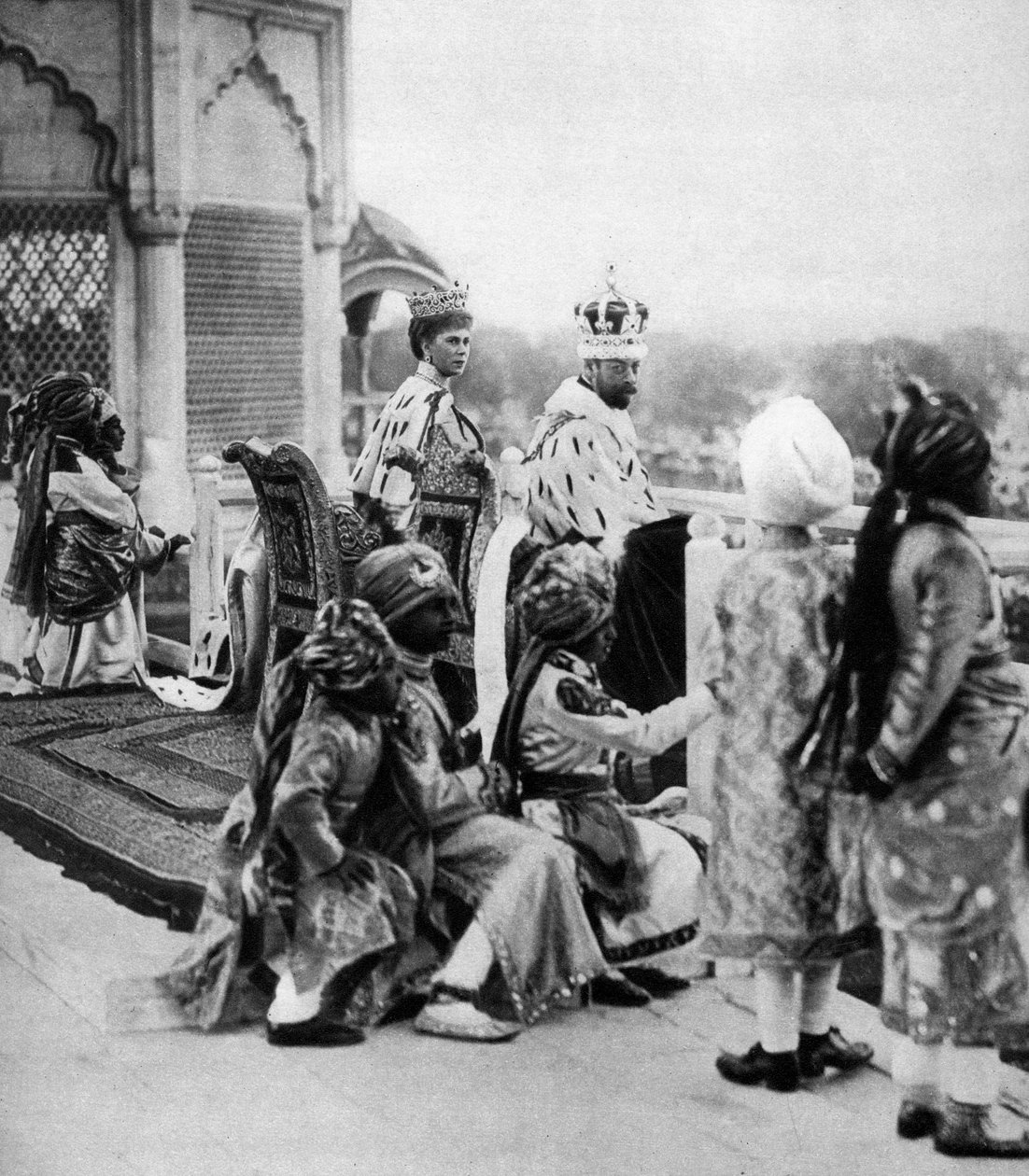 Intian ruhtinaalliset sivut, George V ja Queen May Delhissä, 1911, 1935 tekijältä Unbekannt