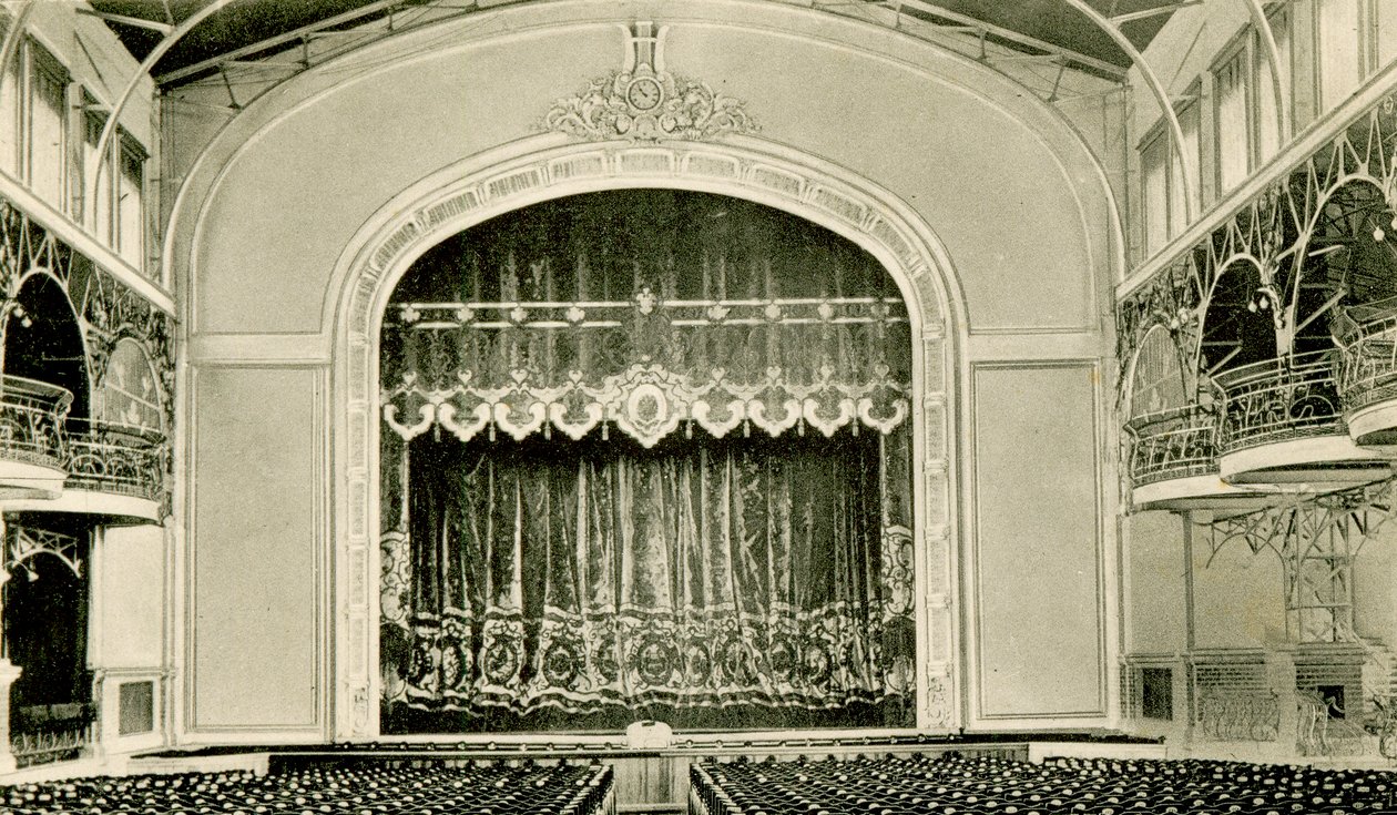 Nikolai II:n kansantalon teatterin sisäkuva, Pietari, Venäjä, 1900-luku tekijältä Unbekannt