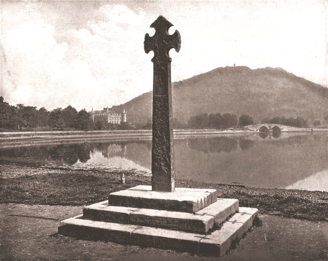 Inverarayn linna ja kelttiristi, Argyll, Skotlanti, 1894. tekijältä Unbekannt