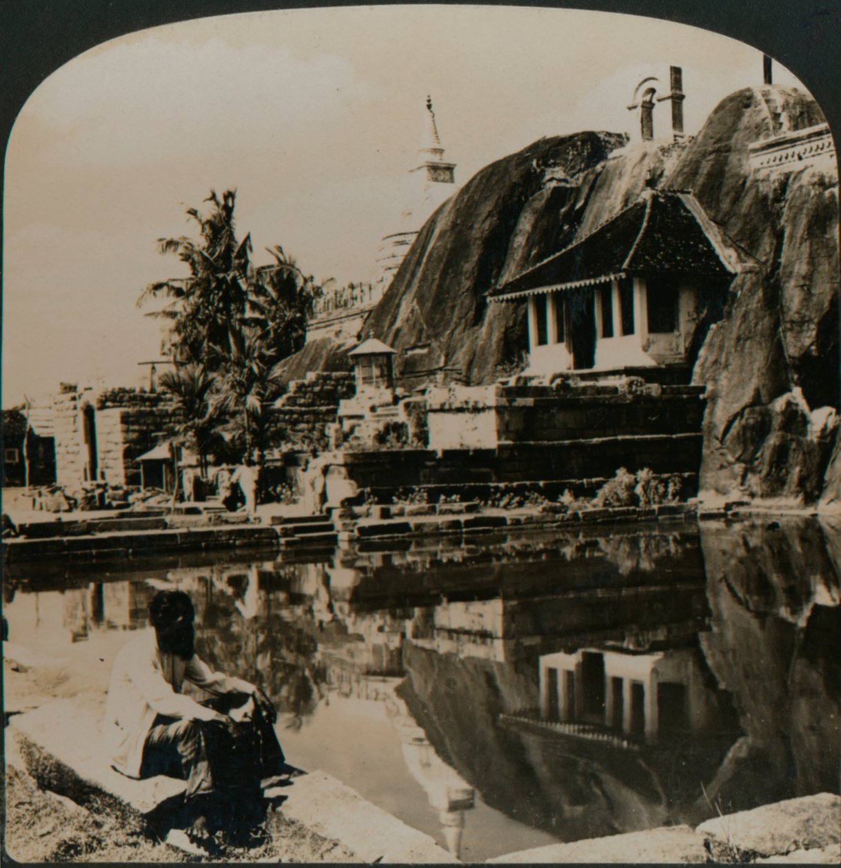 Isuruminiya, muinainen ja viehättävä kalliotemppeli Ceylonin sydämessä, 1907 tekijältä Unbekannt