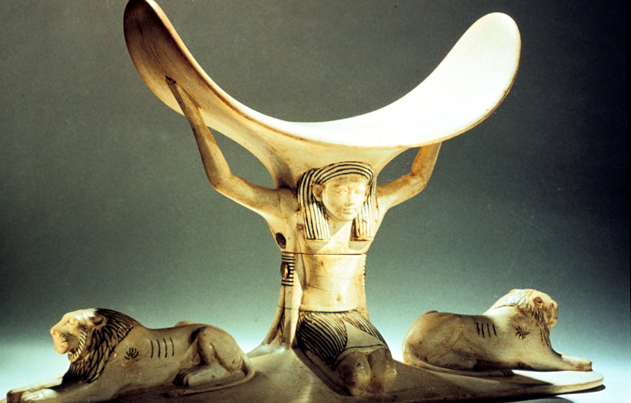 Norsunluinen niskatuki hahmolla, muinainen egyptiläinen, 18. dynastia, n. 1325 eaa. tekijältä Unbekannt