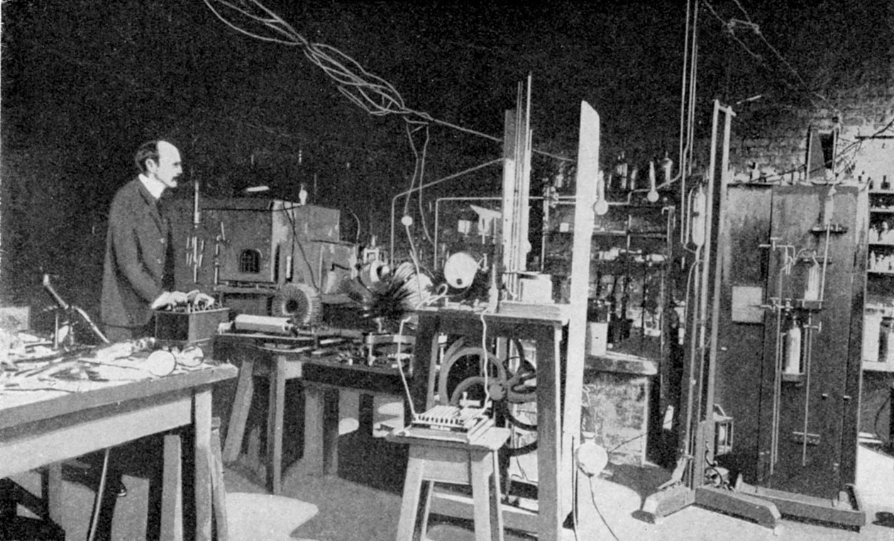 JJ Thomson, brittiläinen fyysikko, työskentelee Cavendishin laboratoriossa Cambridgessa tekijältä Unbekannt