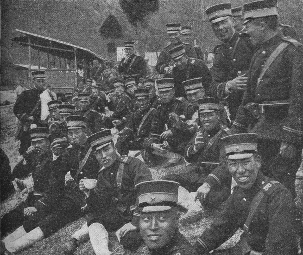 Japanilaiset sotilaat matkalla rintamaan: keskipäivän ateria teetä ja riisiä, 1904-1905 1907 tekijältä Unbekannt