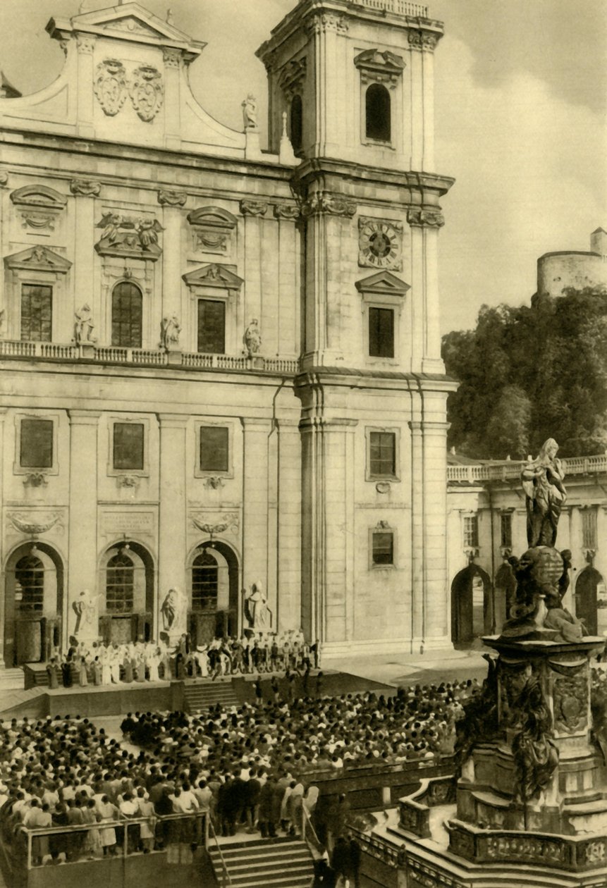 Kaikki esiintyivät Salzburgin katedraalin edessä, Salzburg, Itävalta, 1935. tekijältä Unbekannt