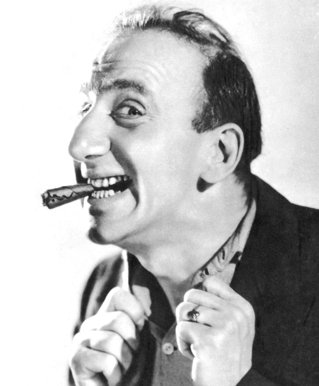 Jimmy Durante, yhdysvaltalainen laulaja, pianisti, näyttelijä ja koomikko, 1934-1935 tekijältä Unbekannt