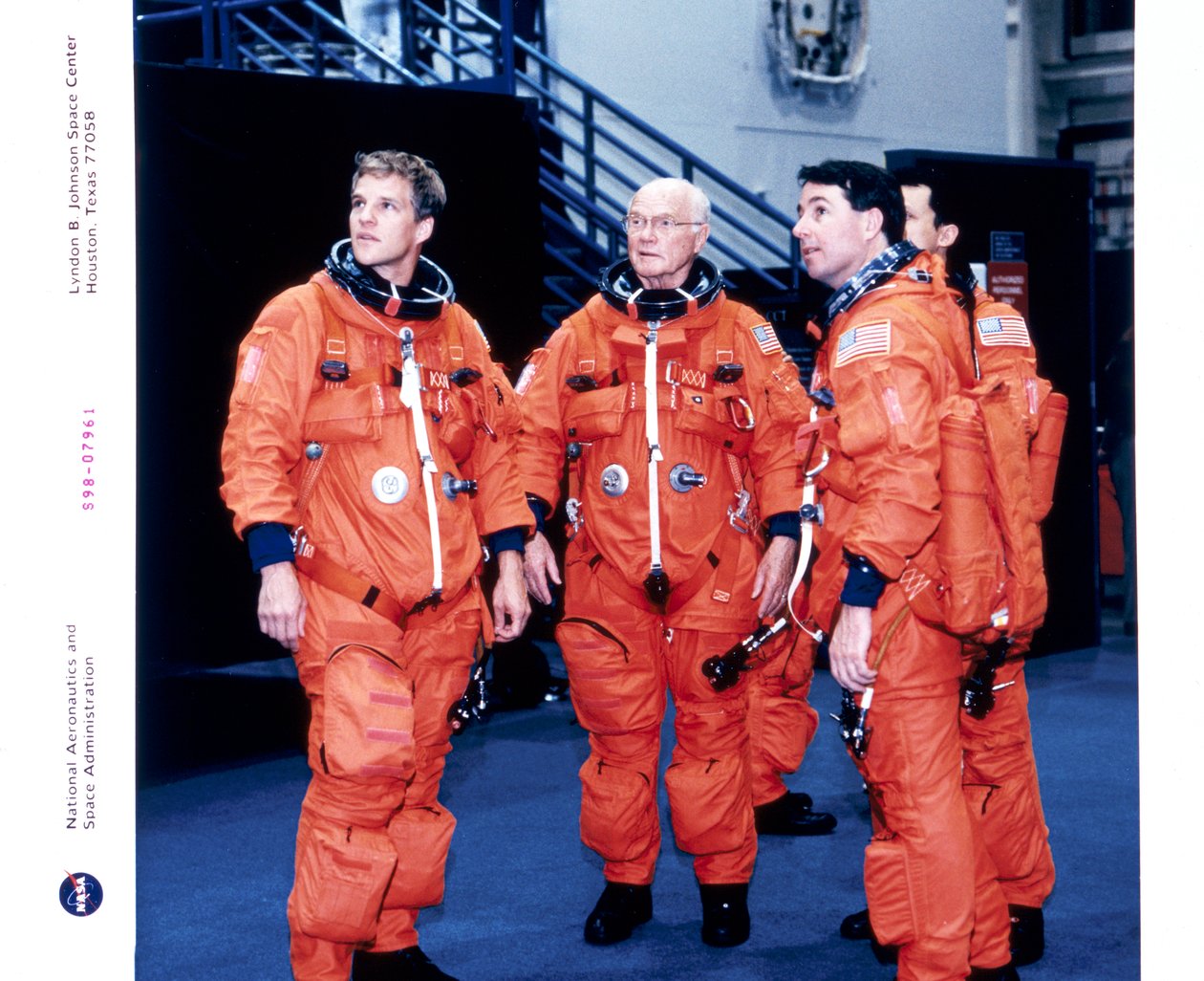 John H Glenn ja miehistön jäsenet, kesäkuu 1998 tekijältä Unbekannt