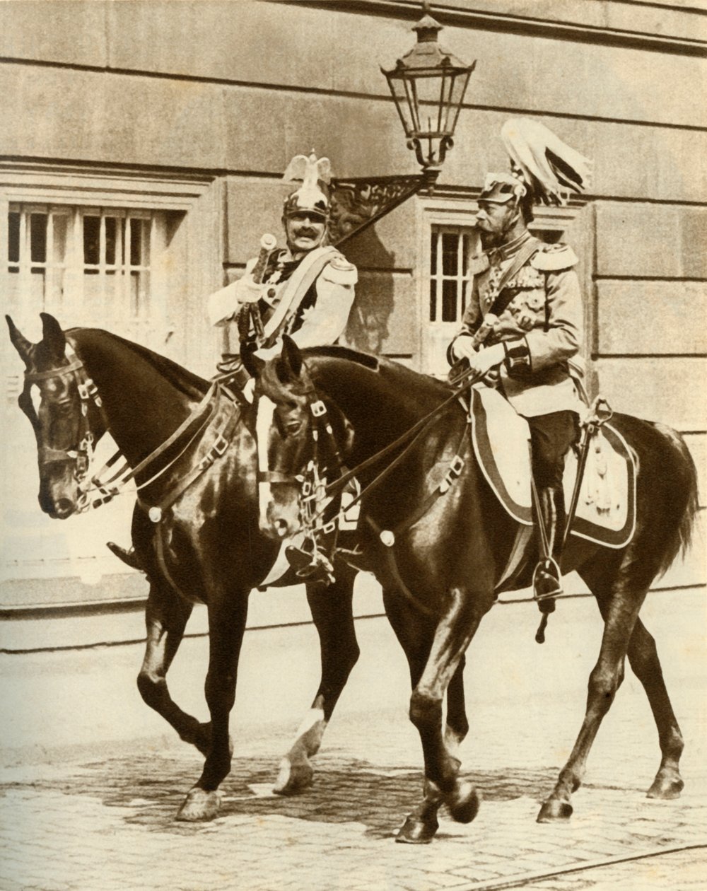 Keisari Wilhelm II ja kuningas Yrjö V Berliinissä, Saksassa, 1911, 1935. tekijältä Unbekannt