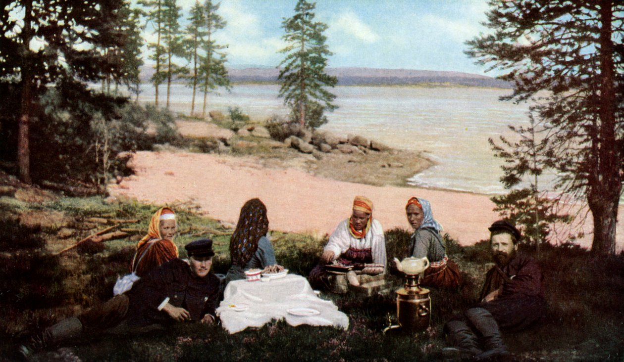 Karjalaiset juomassa teetä joen rannalla, lähellä Arkkienkeliä, Venäjä, 1930-luku tekijältä Unbekannt