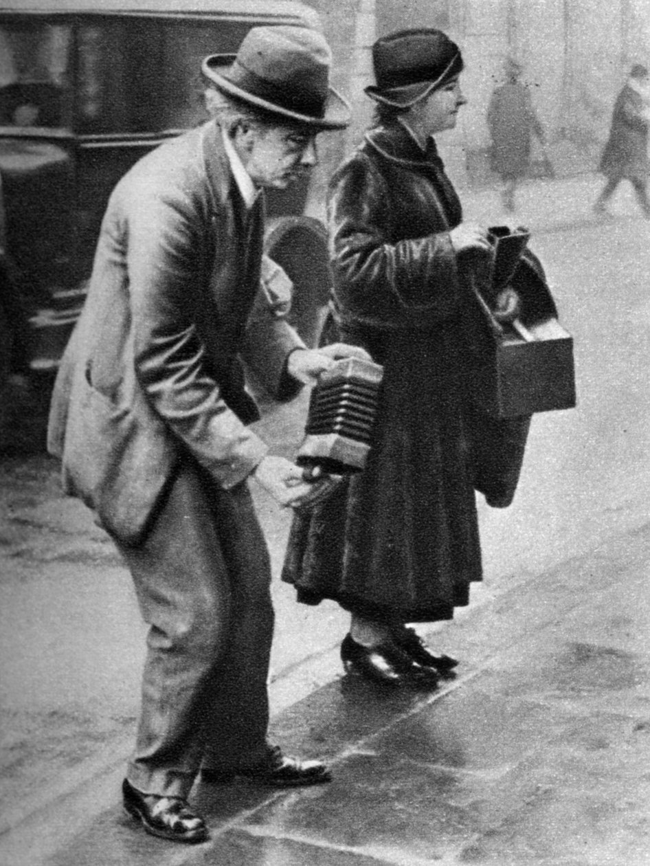 Kerb-puolen konserttisoittaja, Holborn, Lontoo, 1926-1927 tekijältä Unbekannt