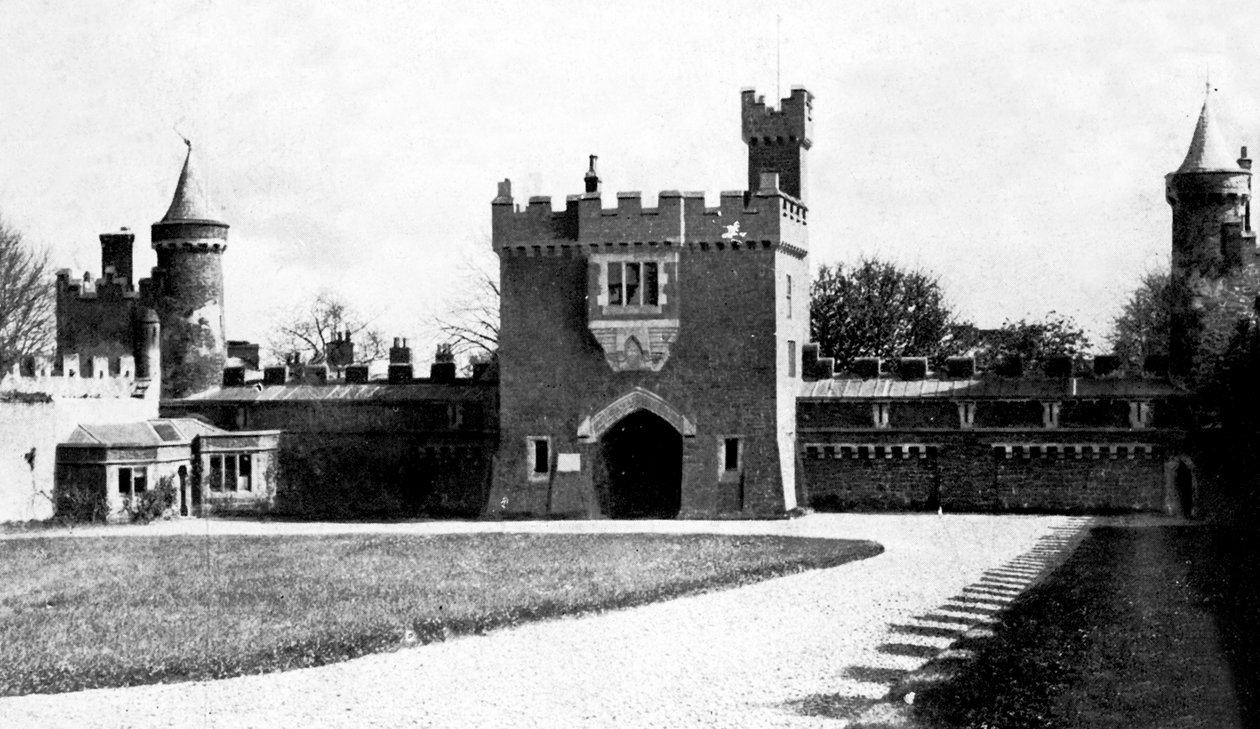 Killyleaghin linnan piha, Killyleagh, County Down, Pohjois-Irlanti, 1900-luvun alku tekijältä Unbekannt