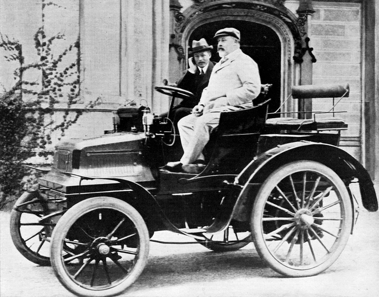 Kuningas Edward VII Lord Montagusissa 1899 Daimler 12hv, 1900 tekijältä Unbekannt