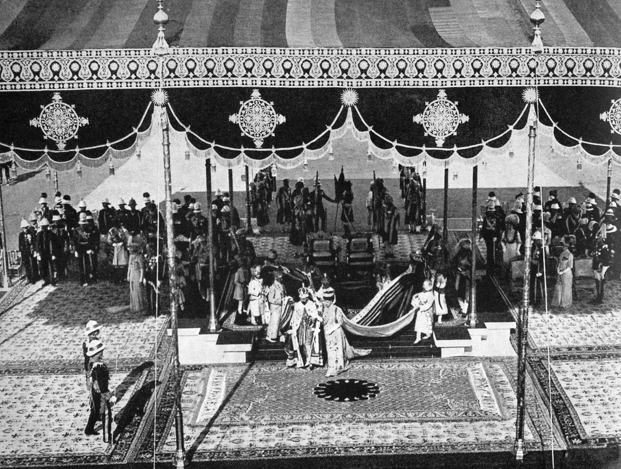 Kuningas Yrjö V 1865-1936 ja kuningatar Mary 1867-1953 Delhi Durbarissa Intiassa, 1911 1936 tekijältä Unbekannt