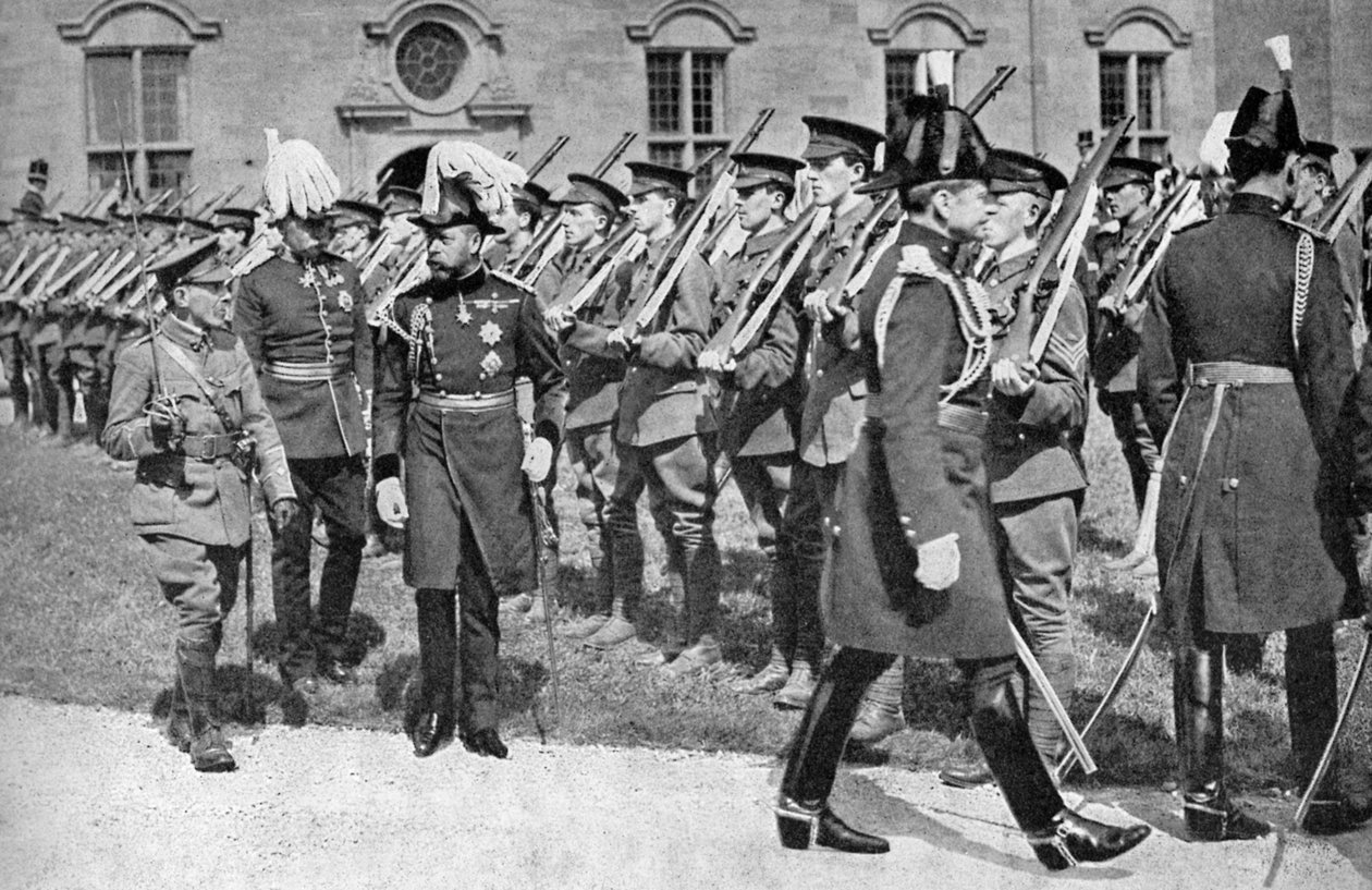 King George V 1865-1936 tarkastamassa OTC:tä Bangor University Collegessa, 1920-luku 1936 tekijältä Unbekannt