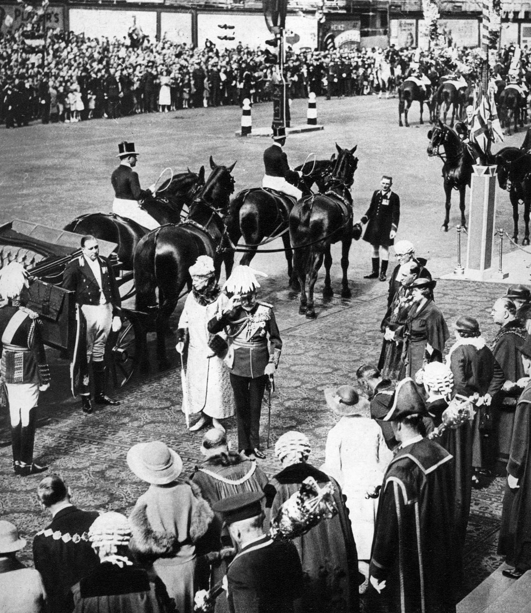 Kuningas Yrjö V ja Pohjois-Lontoon kaupunginosien pormestarit Marylebonessa, Silver Jubilee, 1935 tekijältä Unbekannt