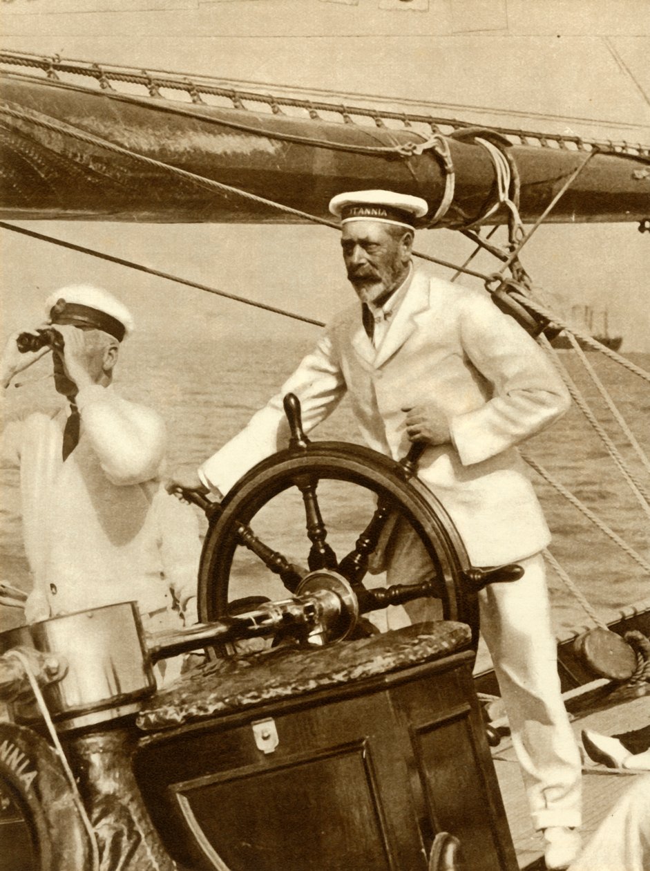 Kuningas George V Britannian jahtinsa ratissa Cowes Regatta -viikon aikana, 1924, 1935. tekijältä Unbekannt