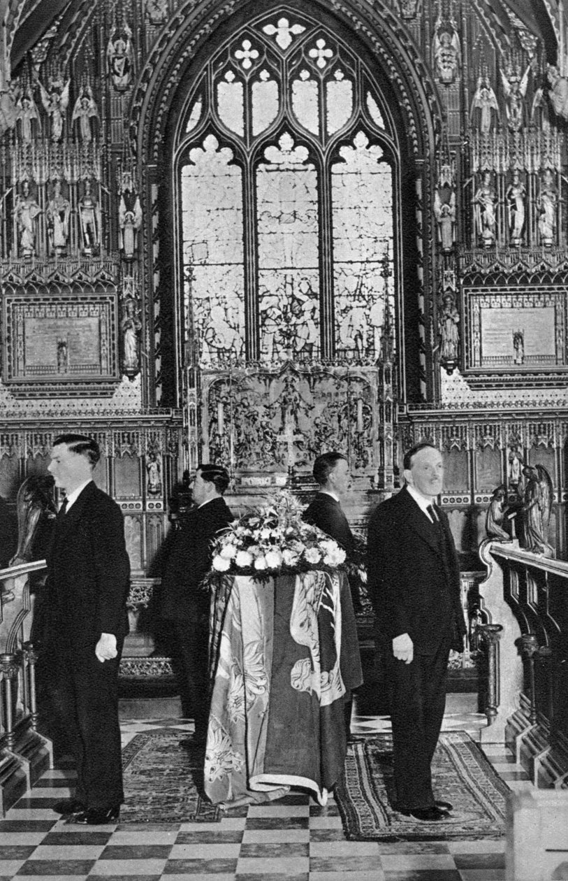 Kuningas Yrjö V makaa osavaltiossa, Pyhän Maria Magdaleenan kirkko, Sandringham, Norfolk, tammikuu 1936 tekijältä Unbekannt