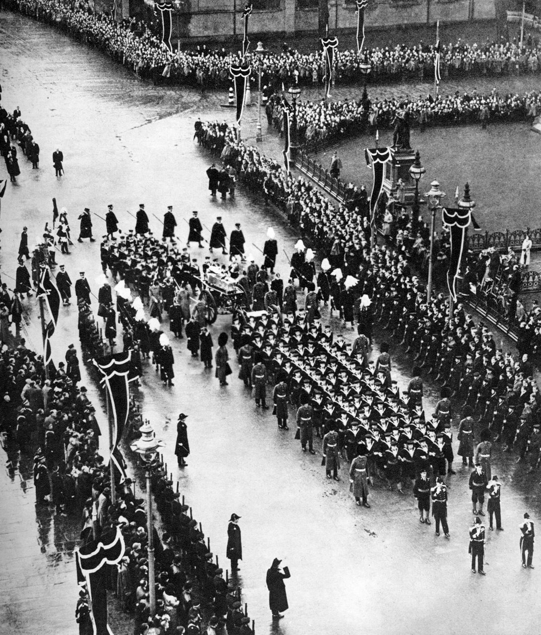 Kuningas George v:n hautajaiskulkue poistumassa Palace Yardista, Lontoosta, 1936 tekijältä Unbekannt