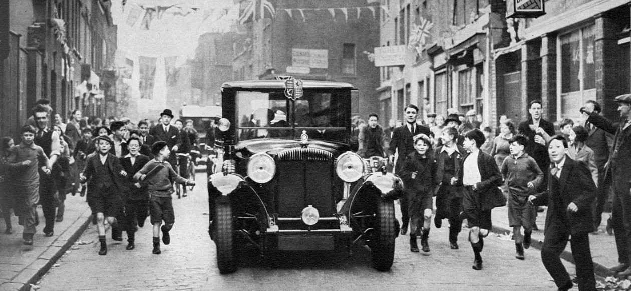 Kuningas George V:n viimeinen vierailu East Endissä, Lontoossa, 1930-luku tekijältä Unbekannt