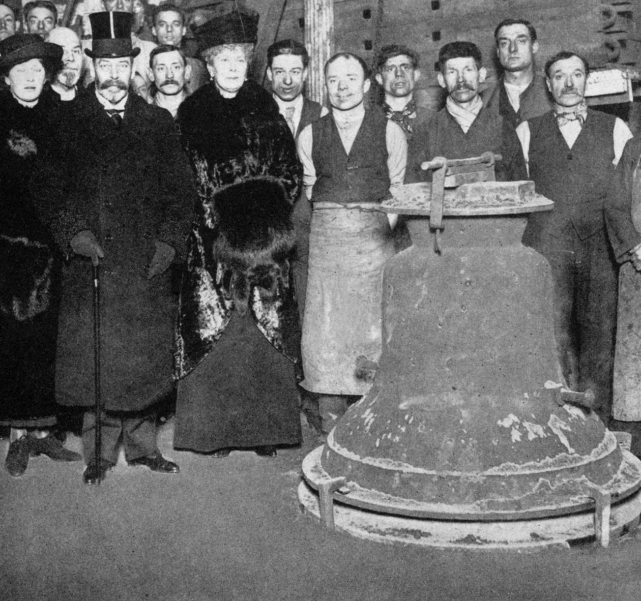 Kuningas George Westminster Abbeyn voittokellolla, 1910-1920 1936 tekijältä Unbekannt