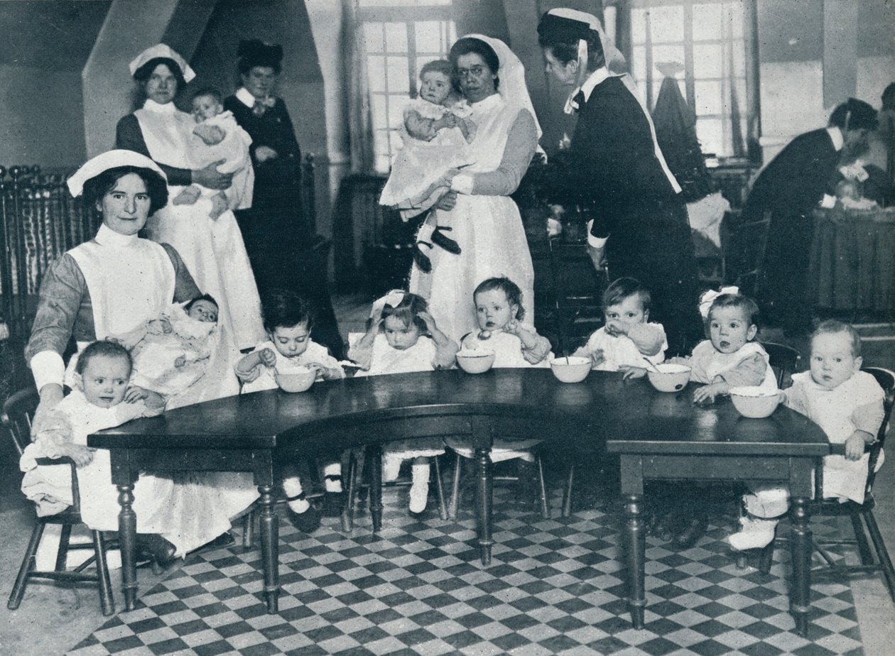 Kingsway Hall päiväkoti lapsille, joiden isät ovat sodassa ja äitejä, jotka työskentelevät, 1914 tekijältä Unbekannt