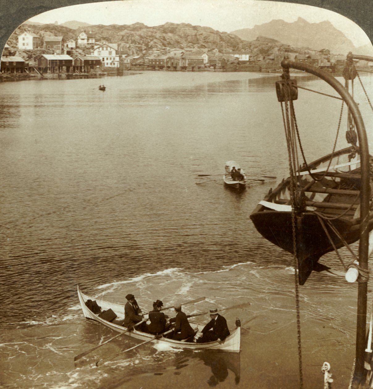 Laskeutuminen höyrylaivalta arktisessa maassa, Svolvaer, Lofootit, Pohjois-Norja, c1905. tekijältä Unbekannt