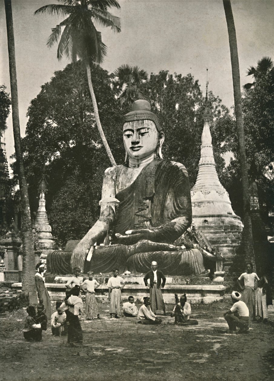 Suuri Buddha-hahmo Shwe Dagon -lavalla, Rangoon, 1900. tekijältä Unbekannt