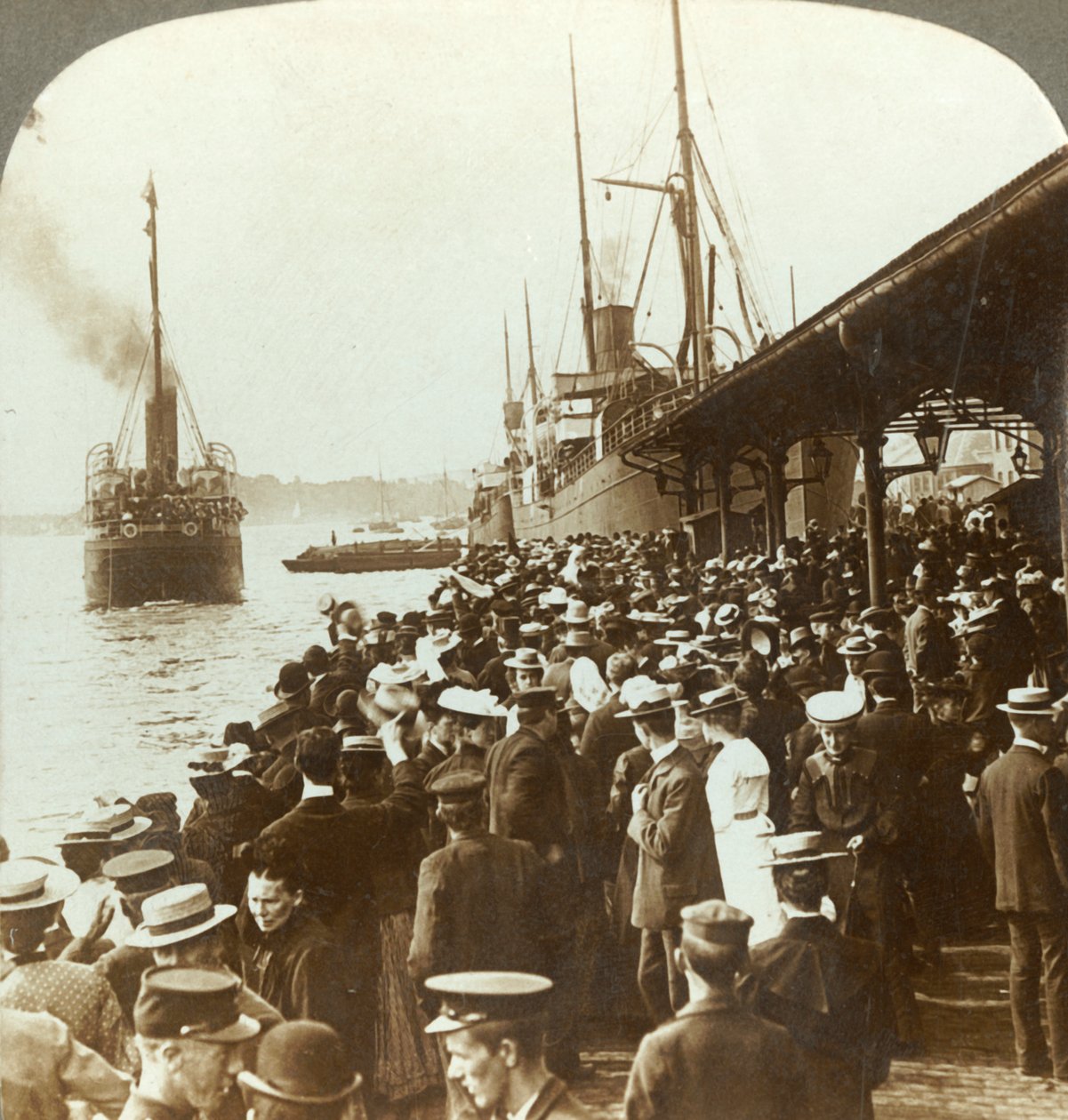 Vanhan kodin ja ystävien jättäminen - heiluttaen siirtolaisia Amerikkaan, Christiania, Norja, 1905. tekijältä Unbekannt