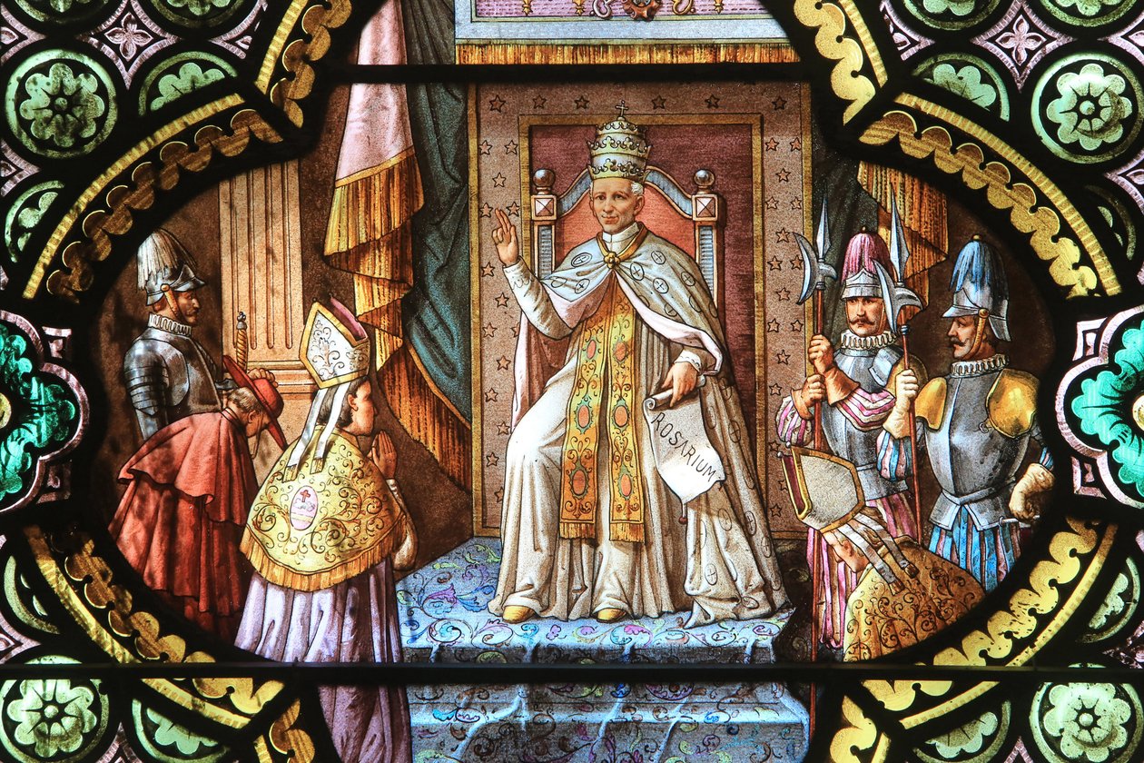 Leo XIII. Rukouksen kupla. Lasimaalaus. Neitsyt Marian pyhäkkö la Salettessa, La Salette-Fallavaux, Ranska tekijältä Unbekannt