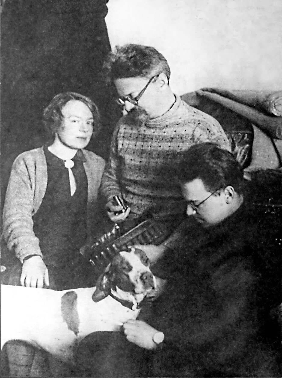 Leon Trotski ja hänen perheensä, Alma Ata, Neuvostoliitto, 1928 tekijältä Unbekannt