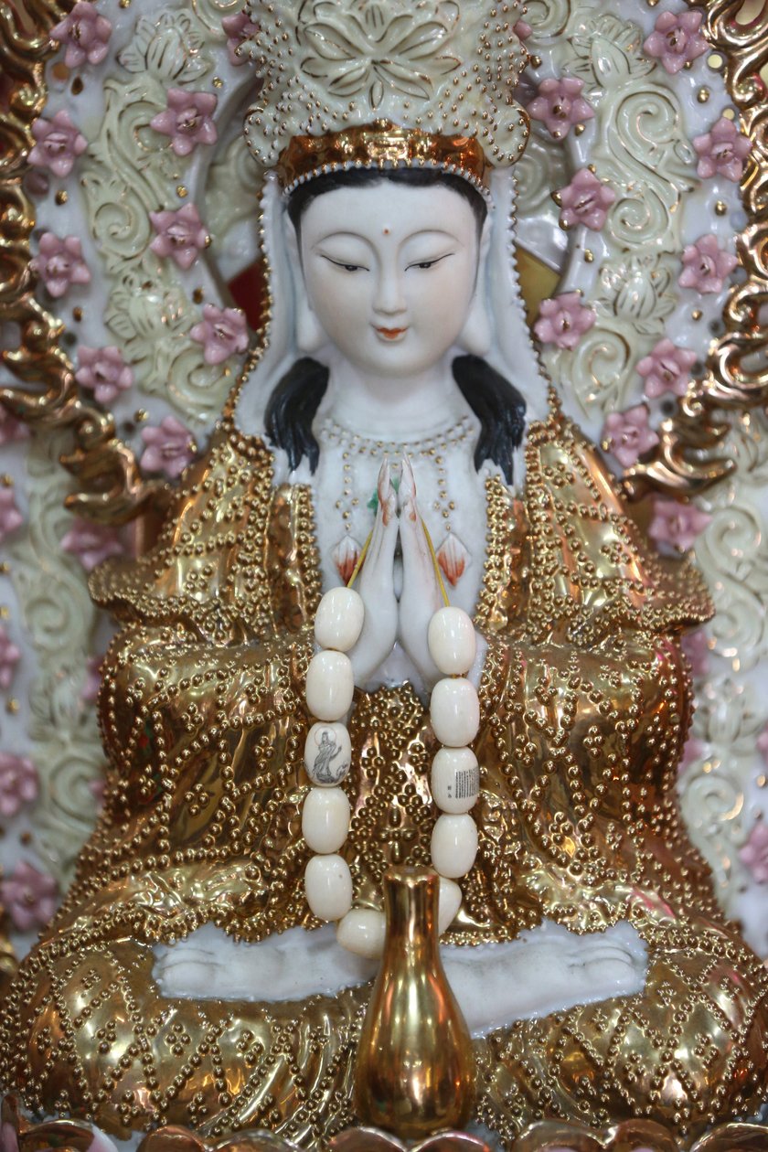 Leong San buddhalainen temppeli. Guan Yin Bodhisattva -patsas. Singapore tekijältä Unbekannt