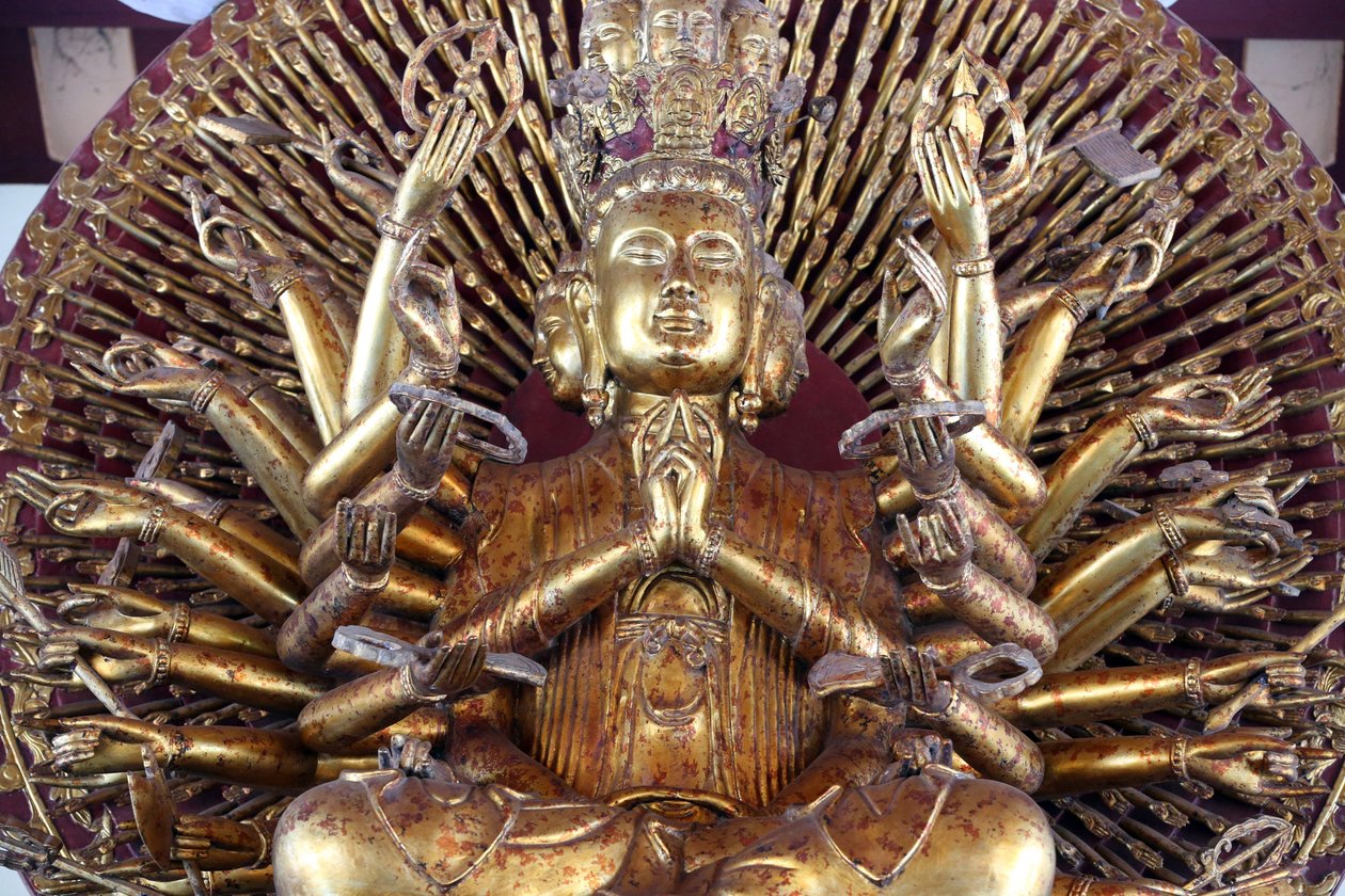 Linh Ung buddhalainen pagodi. Tuhatkätinen Avalokitesvara, myötätunnon bodhisattva. Patsas. Danang. Vietnam tekijältä Unbekannt