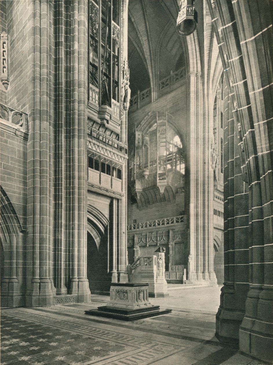 Liverpoolin katedraali: yleinen näkymä Memorial Transeptilta. Arkkitehti, Sir G. Gilbert Scott, 1924 tekijältä Unbekannt