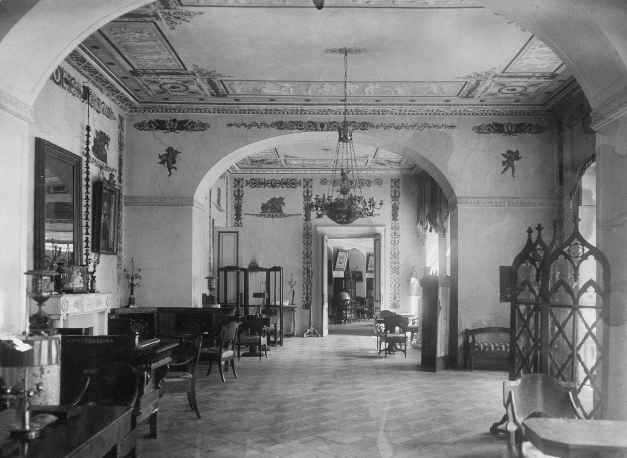 Olohuone Maryinon kartanossa, 1920-luvun alku tekijältä Unbekannt