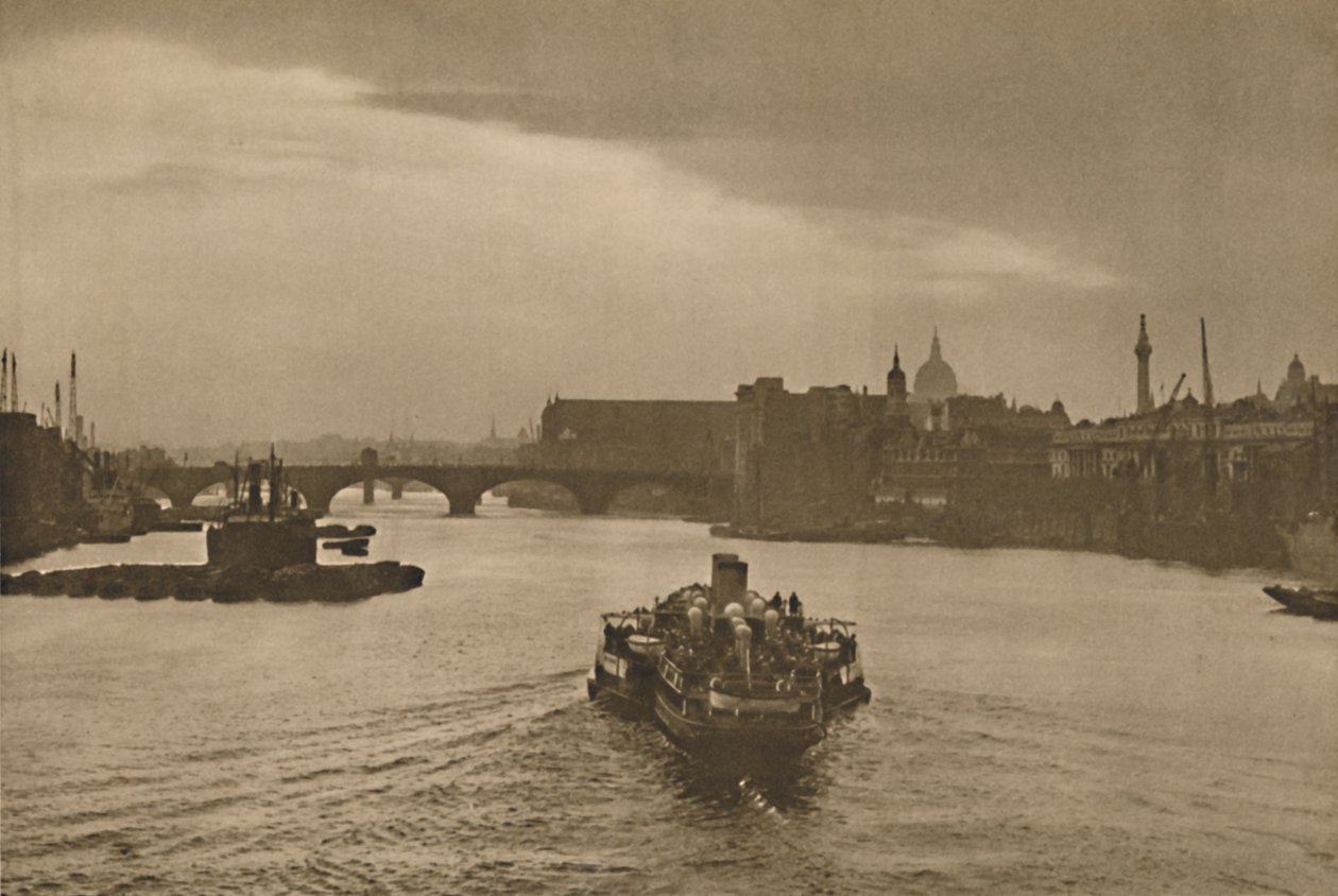 London-On-Sea: Päivittäinen retkivene suuntaa auringonlaskuun palattuaan Margatesta, vuodelta 1935. tekijältä Unbekannt
