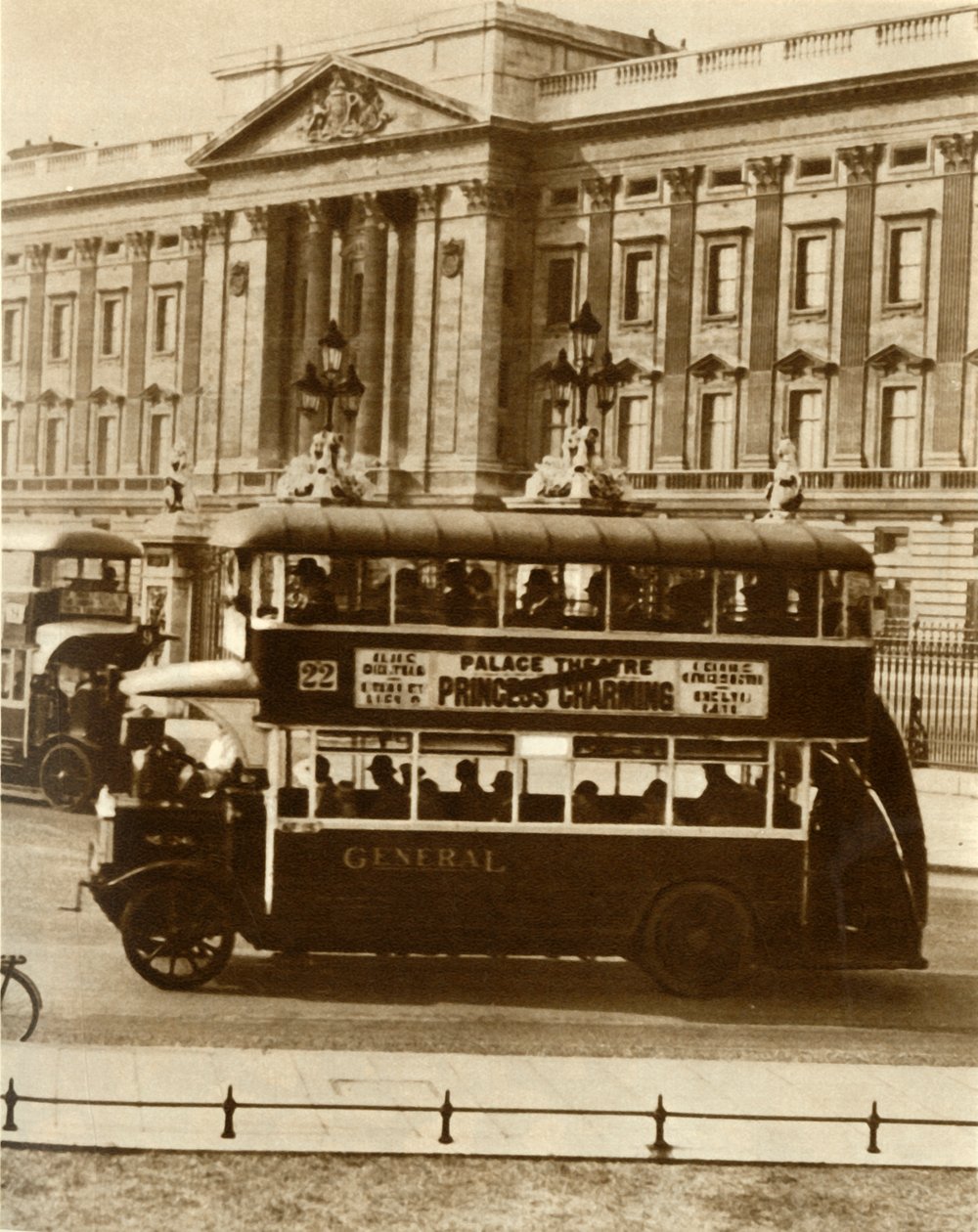 Lontoon uusi jokasään bussi, 1927, 1935. tekijältä Unbekannt