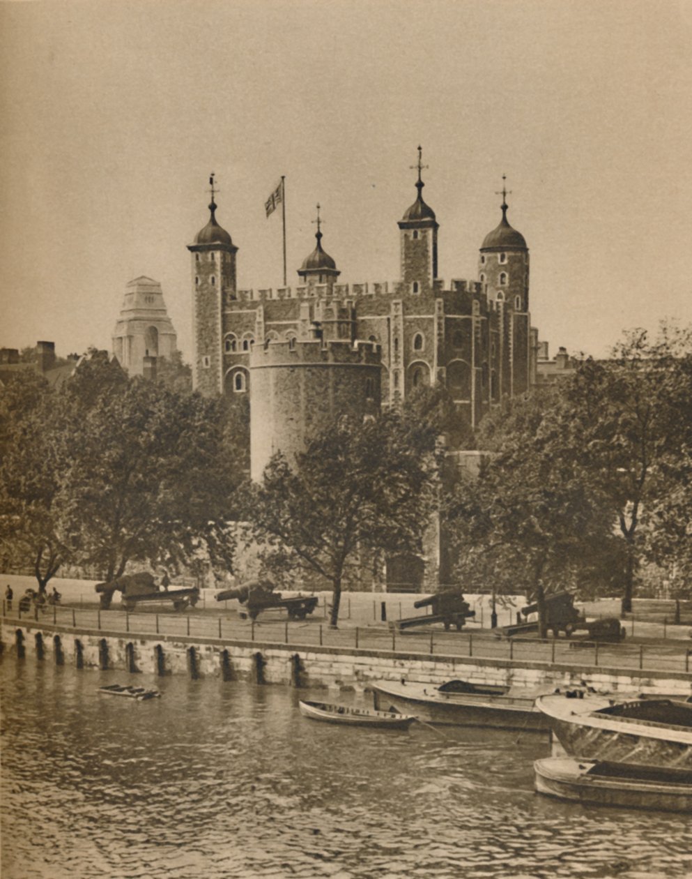 Lontoon vanhimmat ja uusimmat julkiset rakennukset Tower Bridgestä, vuodelta 1935. tekijältä Unbekannt