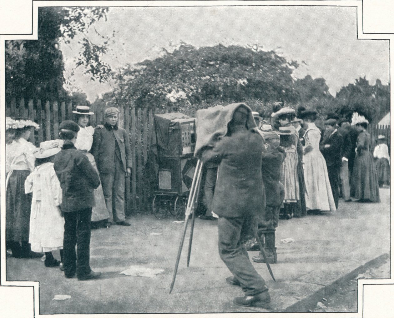 Look Pleasant, Please!, Lontoo, c1903 1903 tekijältä Unbekannt