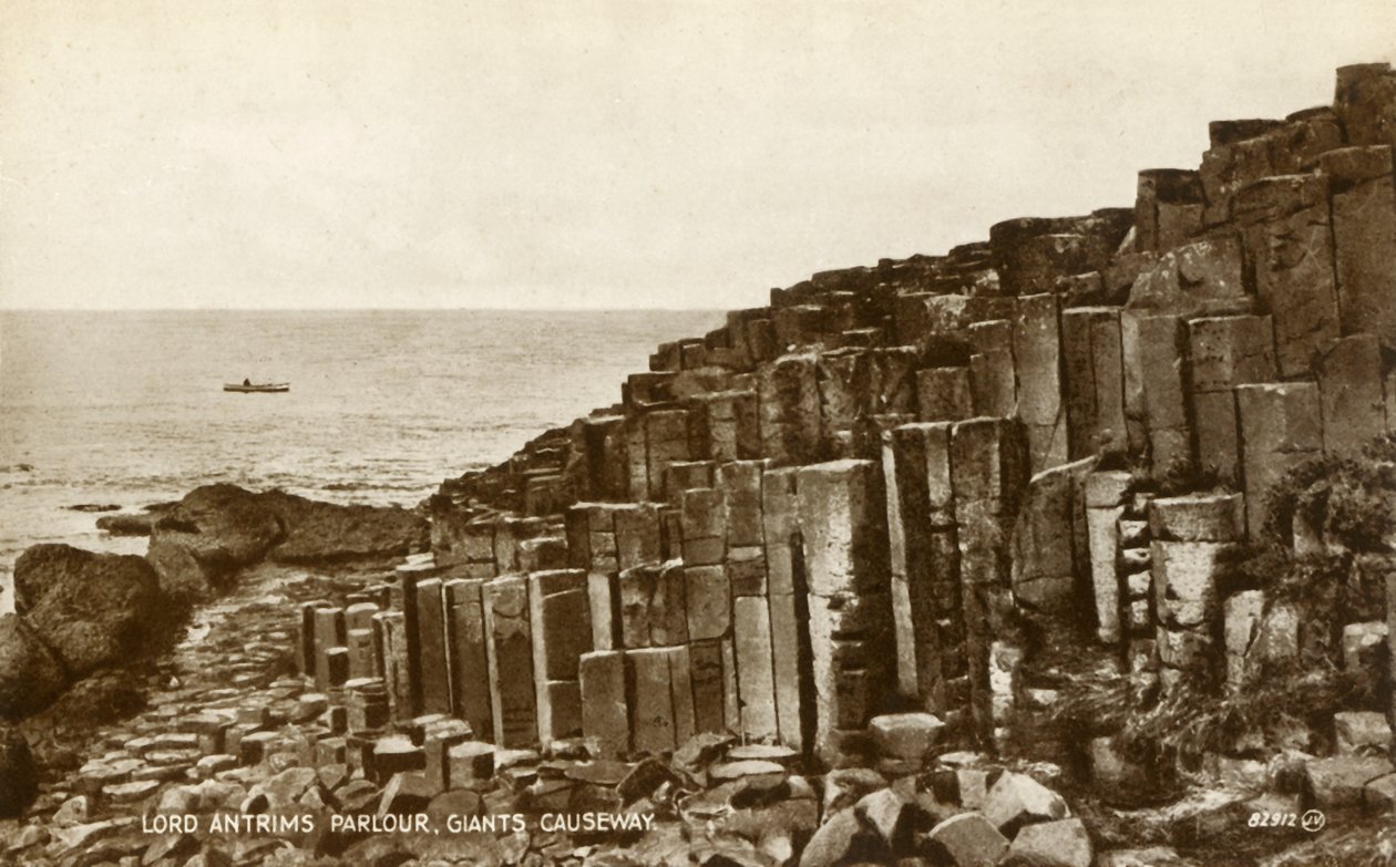 Lord Antrims Parlour, Giants Causeway, 1800-luvun loppu - 1900-luvun alku. tekijältä Unbekannt