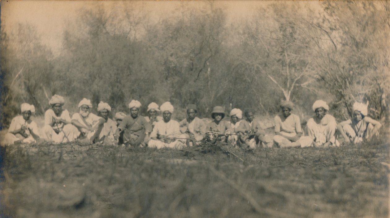 Lt. Smith & Beaters - Budhapur Tigerhunt, 1922 tekijältä Unbekannt