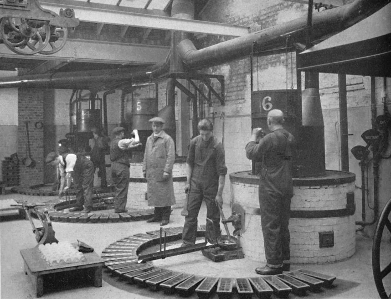Fryotyyppipainometallin valmistus Lontoon valimossa, 1919 tekijältä Unbekannt