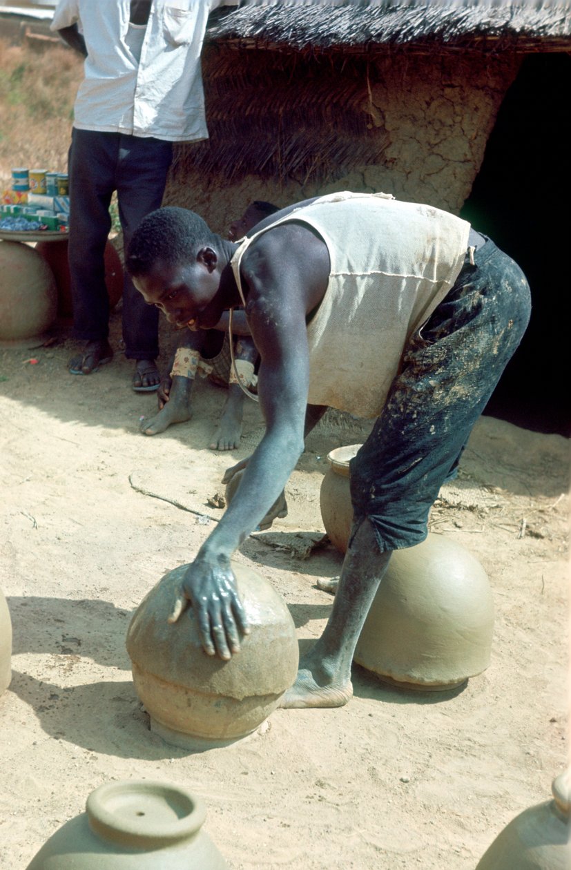 Ruukkujen teko ilman pyörää, Nigeria, c1966 tekijältä Unbekannt