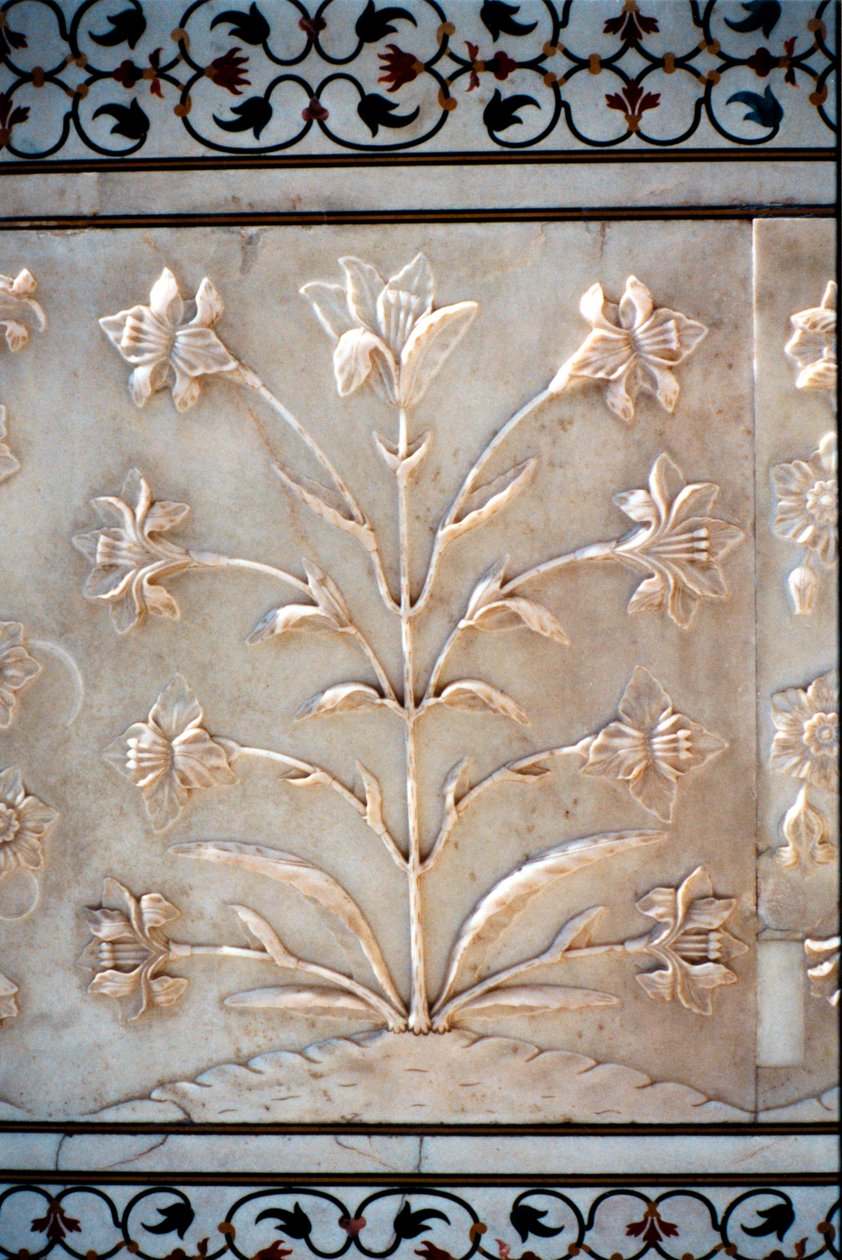 Marmorikaiverrus muotoillusta liljasta, Taj Mahal, Agra, Intia, 1600-luku tekijältä Unbekannt