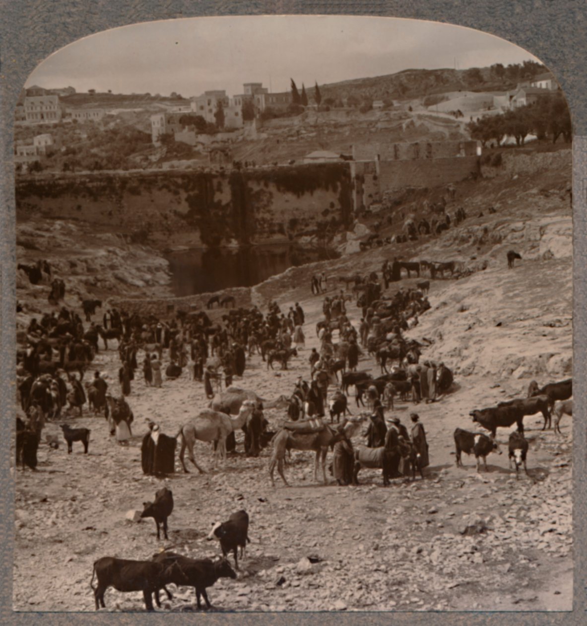 Markkinapäivä Gihonin altaalla, 1900 tekijältä Unbekannt