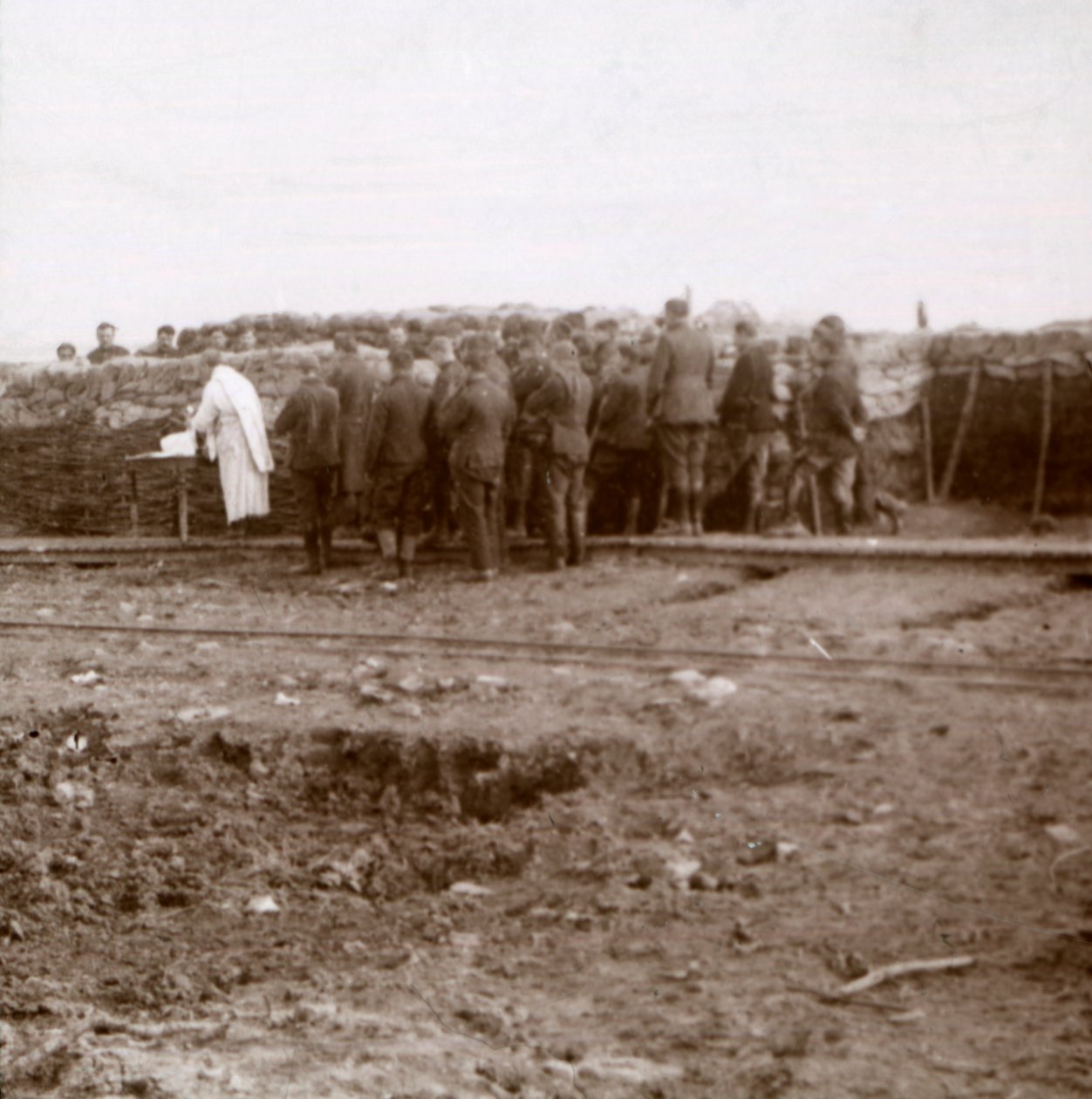 Messu juoksuhaudoissa, Pervijze, Flanderi, Belgia, c1914-c1918 tekijältä Unbekannt