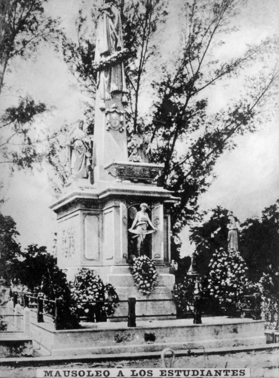 Mausoleumi teloitettuille lääketieteen opiskelijoille, 1890, 1902s tekijältä Unbekannt