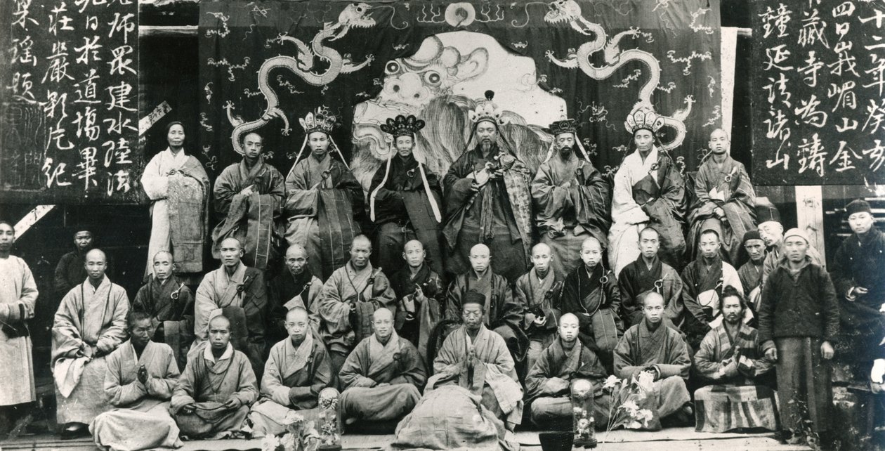 Buddhalaisen luostarin esimiesten kokous Kiinassa, 1800-luvun lopulla (m/v kuva) tekijältä Unbekannt