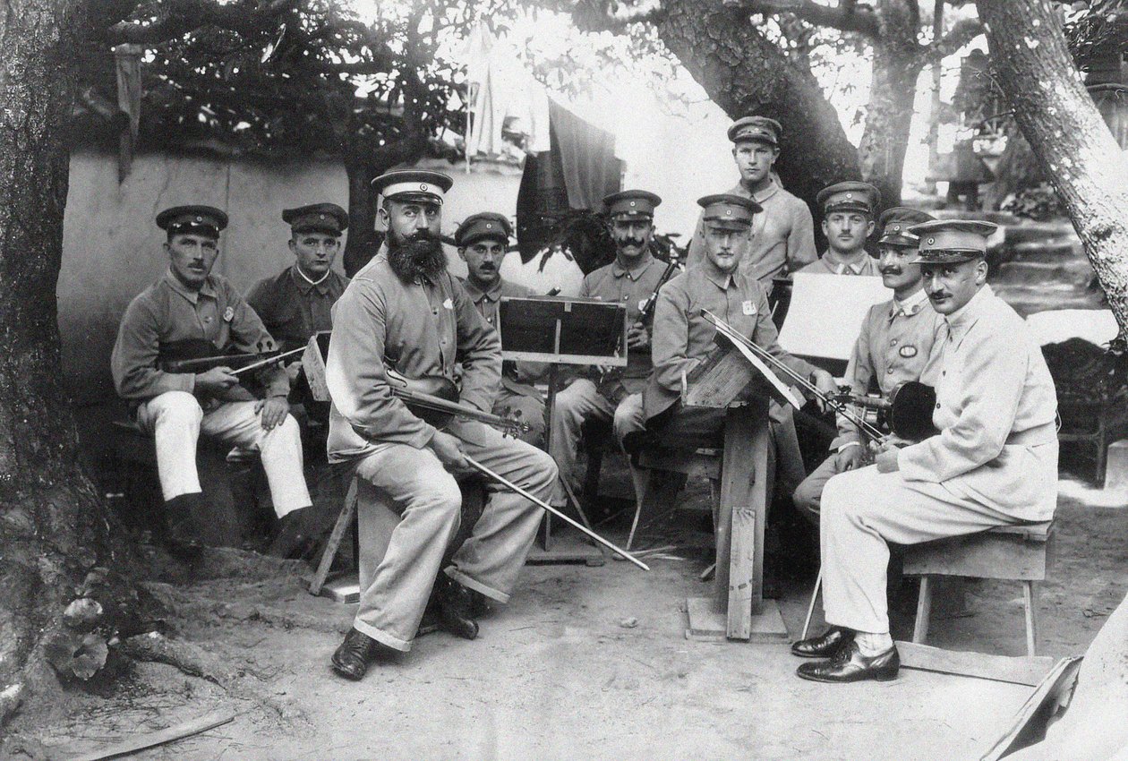 Saksalaisen Bando POW -leiriorkesterin jäseniä Tokushiman prefektuurissa, n. 1917. tekijältä Unbekannt