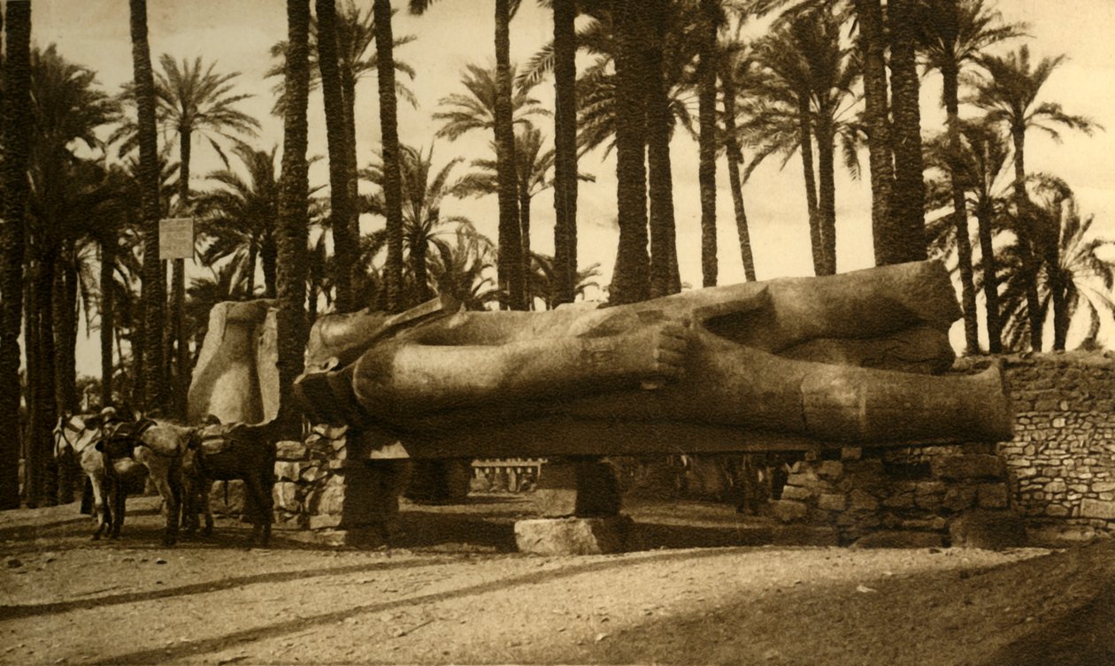 Memphis - Rameses II:n kolossaalipatsas, c1918-c1939. tekijältä Unbekannt