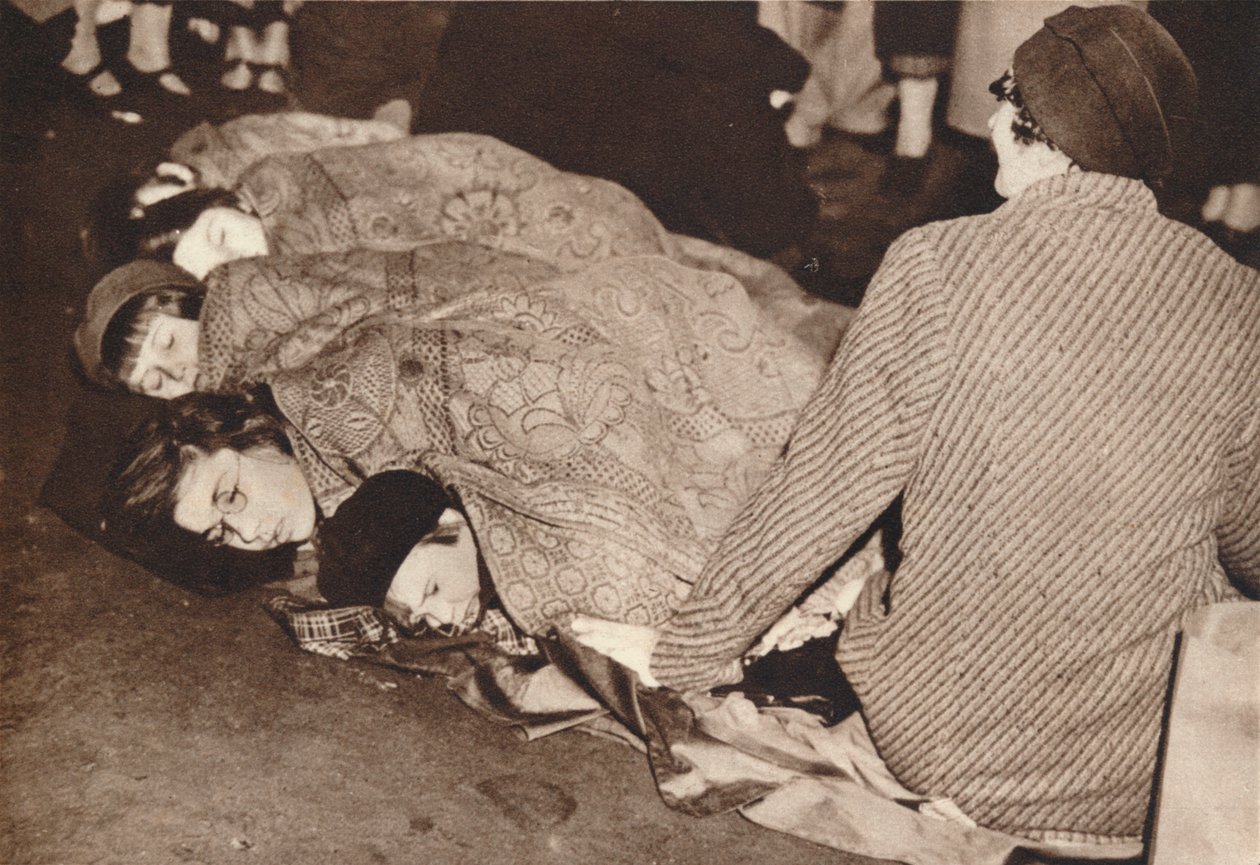 Midnight in the Mall, 1937 tekijältä Unbekannt